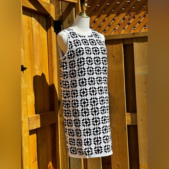 🆕 FARM Rio 🧿 NWT Patch Crochet Black & White Monochrome Mini Dress - Size L - Picture 1 of 16